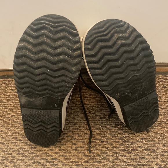 Sorel Winter Carnival Boots in Quarry/Black, Size 9.5 - Picture 5 of 6